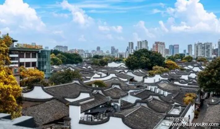 福州三坊七巷好玩吗，历史悠久的文化街区(非常适合拍照)