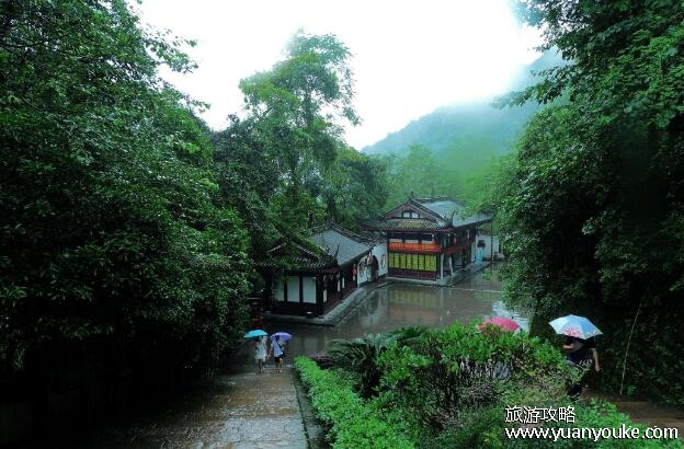 四川青城山有多高，1260米(自然景观壮丽/道教历史遗迹丰富)