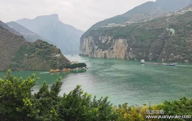 长江三峡指的是哪三峡，瞿塘峡/巫峡/西陵峡(非常壮观的自然奇景)