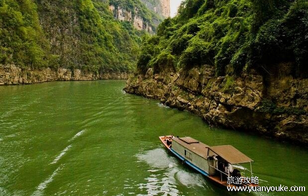 长江三峡指的是哪三峡，瞿塘峡/巫峡/西陵峡(非常壮观的自然奇景)
