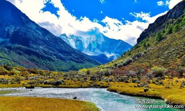 稻城亚丁在哪里，在四川甘孜(中国最美的旅游景点之一)