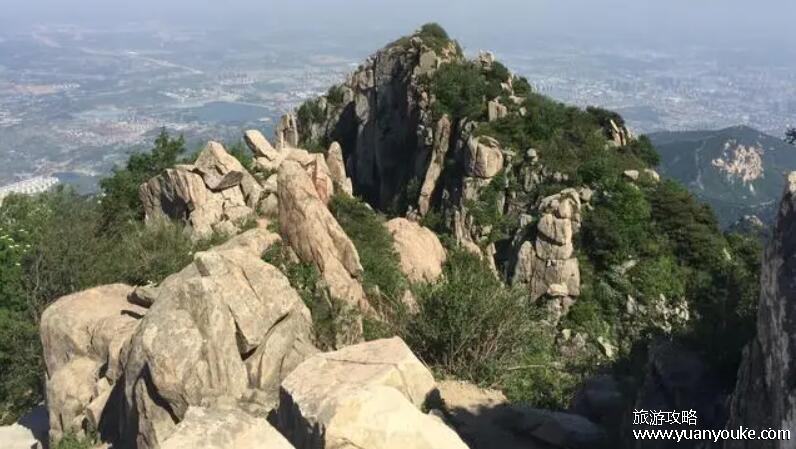 泰山在哪里个城市哪个省，山东省泰安市(中国最宏伟的山岳之一)