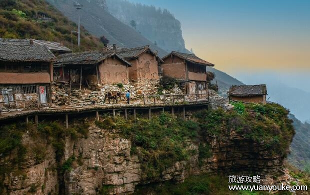 悬空村在山西什么地方，在吕梁市兴县(非常独特的古老村庄)
