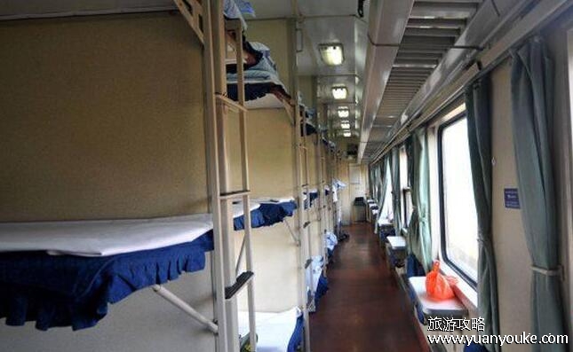 火车上铺难受还是中铺，硬卧火车上铺难受(软卧火车上铺最舒适)