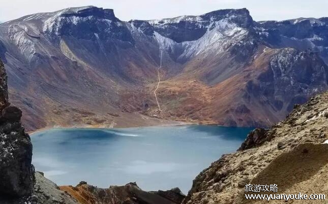 长白山是活火山吗，是(经历三次喷发被认为是最危险的火山之一)