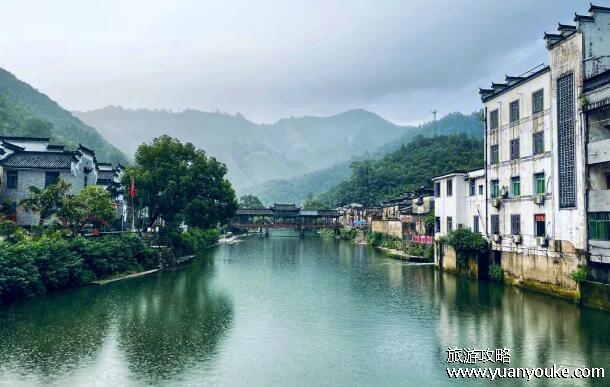 瑶里古镇在江西哪个地方，在景德镇市浮梁县(特色旅游景点)