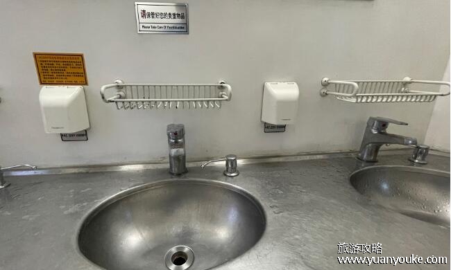 火车上有可以充电的地方吗