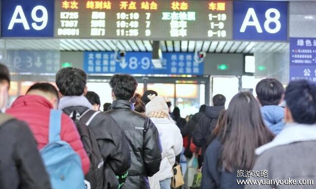火车提前多久检票，发车前的15分钟或者半个小时(停止检票时间)