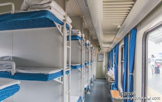 火车卧铺座位分布图，硬卧上中下6个床铺软卧上下4个床铺