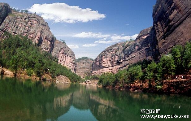 方岩山风景区在哪里，浙江省金华市(重庆最具代表性的景点之一)