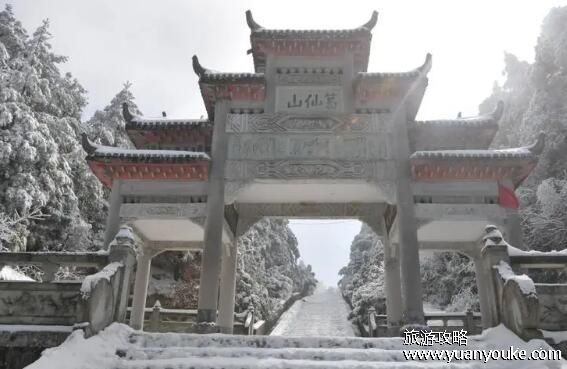 葛仙山风景区在哪里，江西省上饶市铅山县(有着众多古老遗迹)