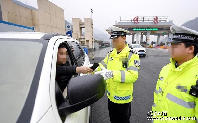 实习期上高速怎么处罚，独自上高速将罚款200元(实习期将被延长)