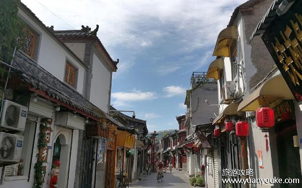 芙蓉街在济南哪个区，在济南市历下区(美食小吃丰富的特色街区)