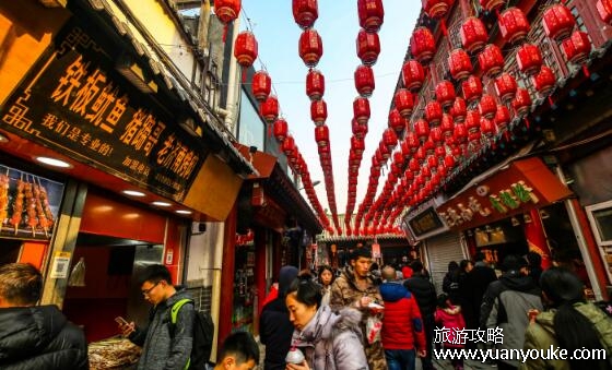芙蓉街在济南哪个区，在济南市历下区(美食小吃丰富的特色街区)