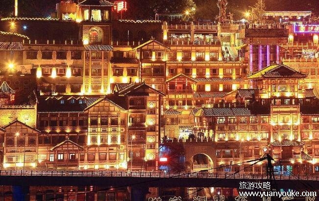 重庆玩3天旅游攻略，交通住宿行程安排非常详细