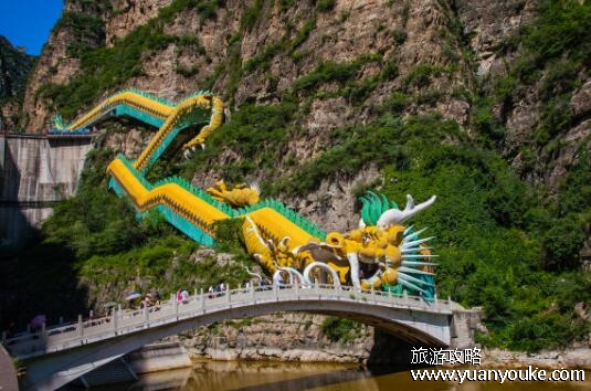 龙庆峡在北京什么地方，在延庆区(可以欣赏山水风光和古代遗迹)