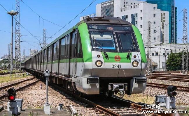 上海地铁2号线线路图，30个站台贯穿上海6个区(运营时间)