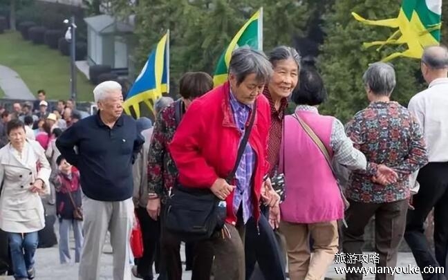 老年旅游团去哪报名，4种方法报名老年旅游团