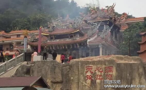 天心洞门票多少钱，普通票成人30元儿童20元(夜游门票贵8块钱)