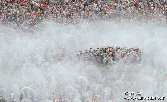 云南泼水节是几月几日，每年的四月中旬(泼水节的禁忌)