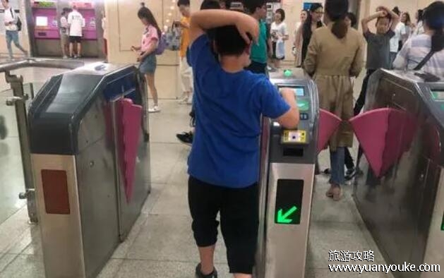 2023年儿童购票标准， 年龄成为新衡量标准(儿童票的限制)