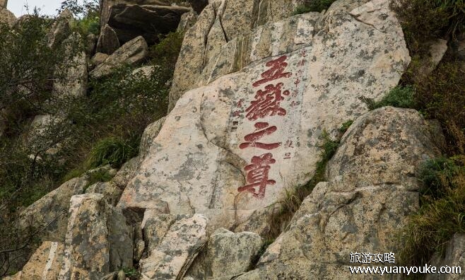 会当凌绝顶一览众山小写的是哪座山，东岳泰山(泰山别名岱宗)