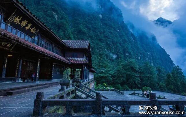 峨眉山一日游最佳攻略，景区门票和路线详细信息(寺庙需要香火票)