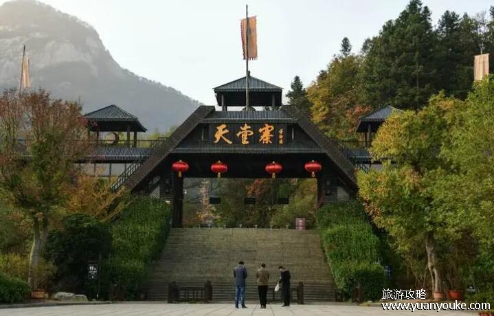 天堂寨风景区在安徽哪里，在黄山市(名胜古迹众多的自然风景区)