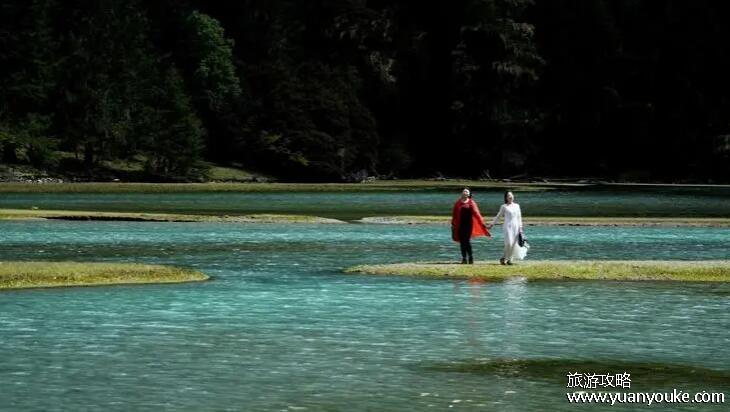 月亮湖海拔多少米高，海拔高度在900米左右(不会出现高原反应)