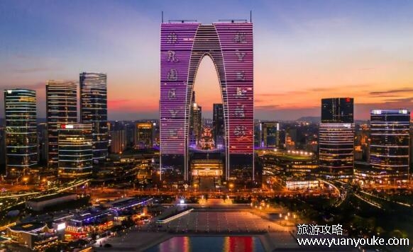 东方之门里面是干嘛的，是一座商品琳琅满目的顶级购物天堂