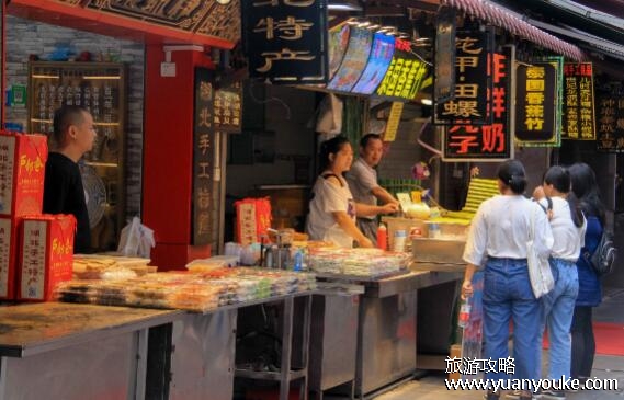 武汉户部巷好玩吗，武汉旅游必去景点之一(历史悠久的美食商业街)