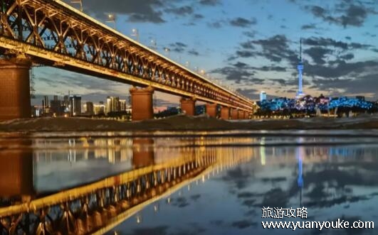 武汉长江大桥全长多少米，全长1670米(长江上的第一座桥)