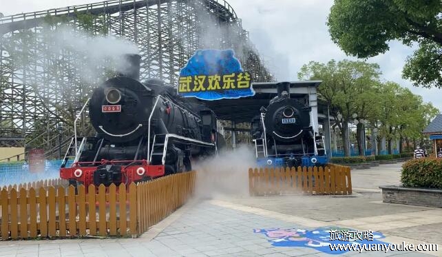 武汉欢乐谷在哪里，在洪山区东湖生态旅游风景区(巨型游乐场)