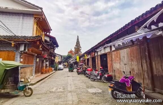 西来古镇在哪个地方，在四川省成都市(历史悠久的美丽古镇)