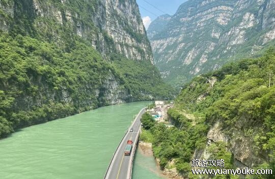 金口河大峡谷在哪个地方啊，在四川乐山()