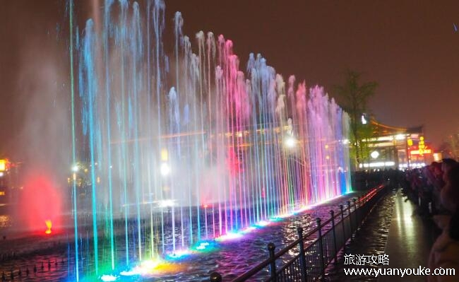大雁塔喷泉时间是什么时候，每天4场演出时间(周二只有两场)