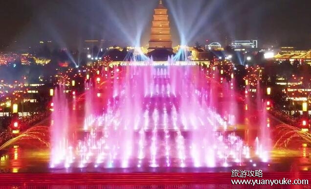 大雁塔喷泉时间是什么时候，每天4场演出时间(周二只有两场)