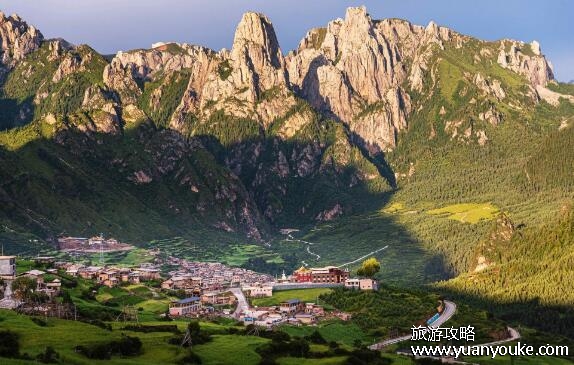 甘肃扎尕那海拔多少米高，3000米左右(被联合国评为最美乡村)