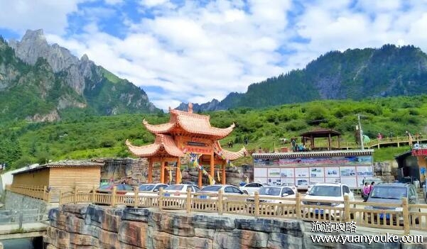 甘肃扎尕那海拔多少米高，3000米左右(被联合国评为最美乡村)