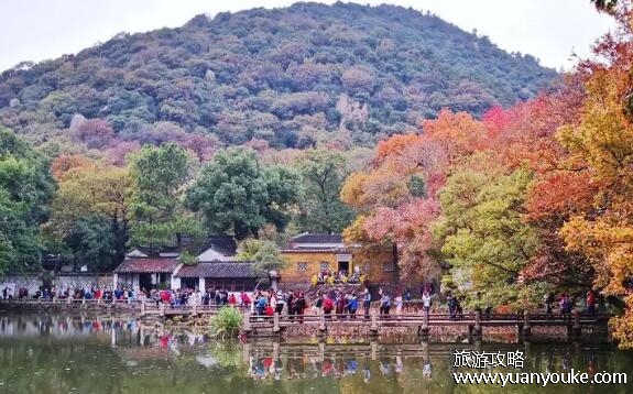 苏州天平山好玩吗，自然风光壮丽的美丽景区(秋季枫叶非常迷人)