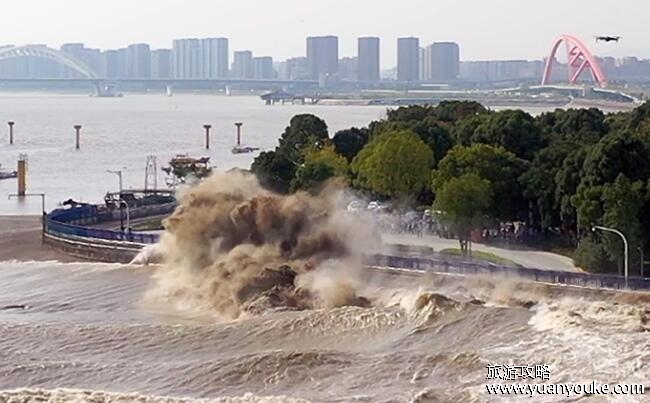 钱塘江大潮怎么形成的，天文和地理再加上风势(最佳观潮地点)