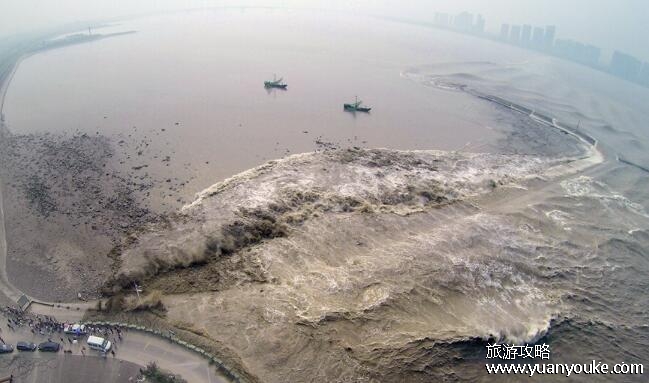钱塘江大潮怎么形成的，天文和地理再加上风势(最佳观潮地点)