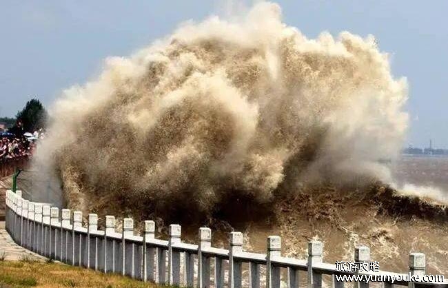 钱塘江大潮怎么形成的，天文和地理再加上风势(最佳观潮地点)