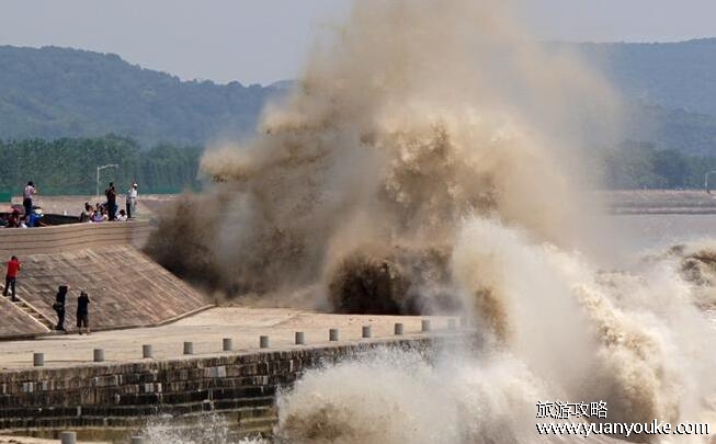 钱塘江大潮怎么形成的，天文和地理再加上风势(最佳观潮地点)