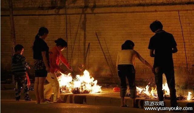中元节真的不能出门吗，鬼门大开容易被缠上(大多数人跟平时一样过)