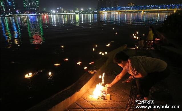 中元节真的不能出门吗，鬼门大开容易被缠上(大多数人跟平时一样过)