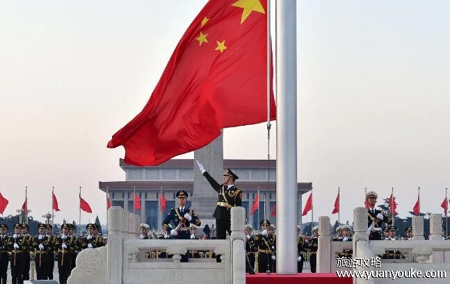 天安门升旗时间是什么时候，根据太阳升起的时间决定(提前一天预约)