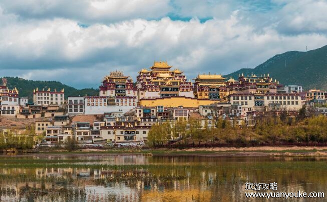 香格里拉在云南哪里个城市，迪庆藏族自治州(滇/川/藏三省区交界地)