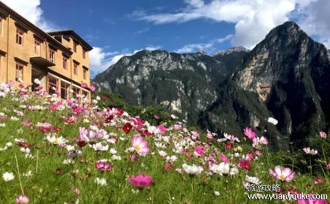 香格里拉在云南哪里个城市，迪庆藏族自治州(滇/川/藏三省区交界地)