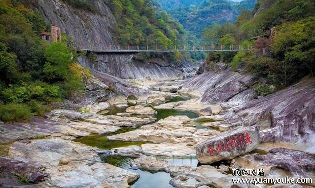 燕子河大峡谷风景区值不值得去，值得一游的旅游胜地